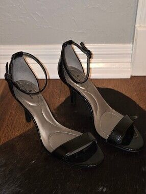 Bandolino Black Patent Strap Heels, Women's 9M, Never Worn